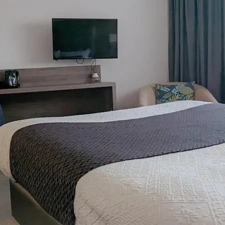 Kyriad Lyon Est - Eurexpo Hotel