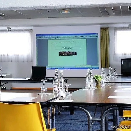 Kyriad Lyon Est - Eurexpo Hotel