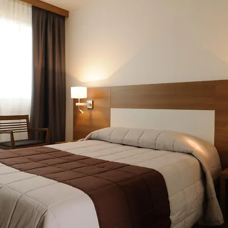 Kyriad Lyon Est - Eurexpo Hotel