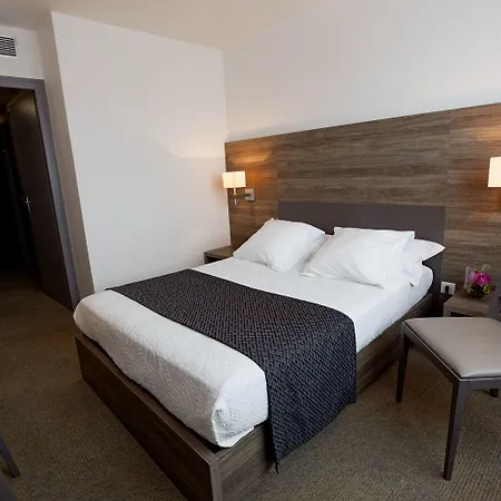 فندق Kyriad Lyon Est - Eurexpo 3*