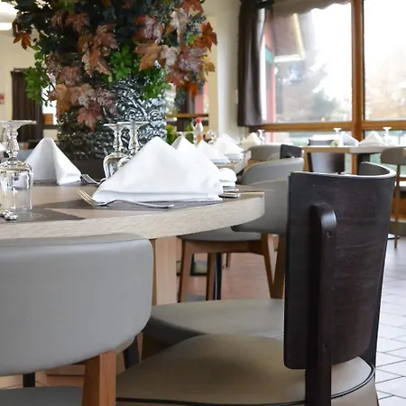 Kyriad Lyon Est - Eurexpo Hotel Genas