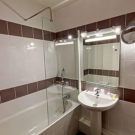 Hotel Kyriad Lyon Est - Eurexpo Genas