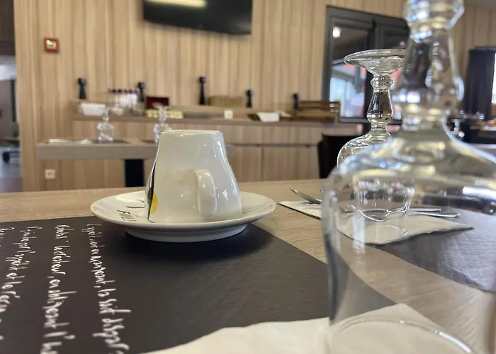 Kyriad Lyon Est - Eurexpo Hotel