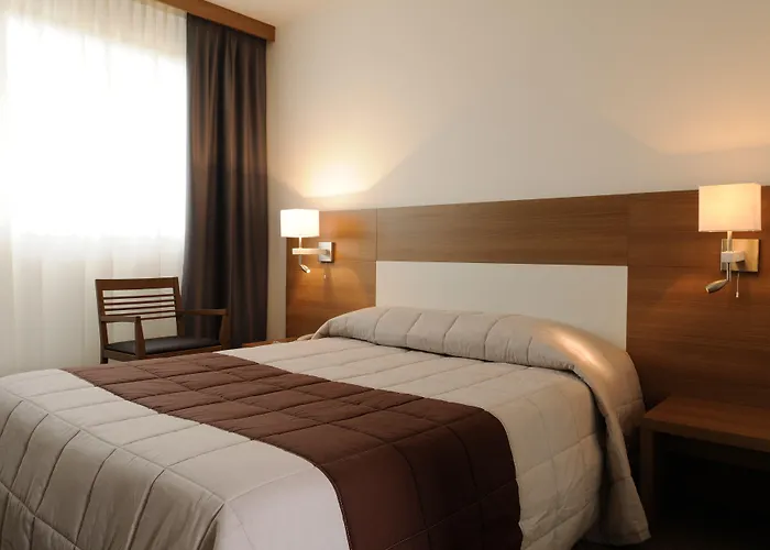 Kyriad Lyon Est - Eurexpo Otel