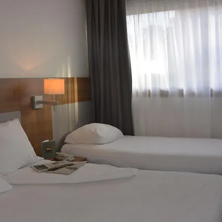 Hotel Kyriad Lyon Est - Eurexpo Genas