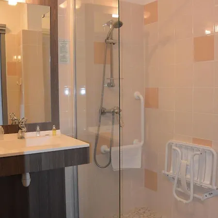 Kyriad Lyon Est - Eurexpo Hotel